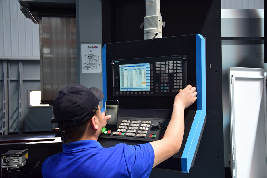 龍門(mén)加工中心操作面板.jpg 龍門(mén)加工中心操作面板.jpg